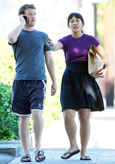 Марк Цукерберг со своей женой гуляют по Калифорнии - как одевается основатель Фейсбука, как выглядит супруга Цукерберга