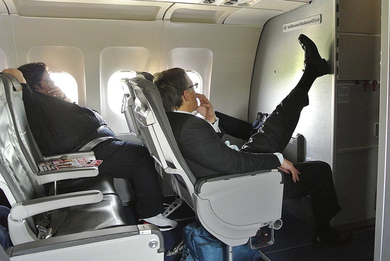 первые места в самолете следующие за бизнес классом - сколько пространства для ног